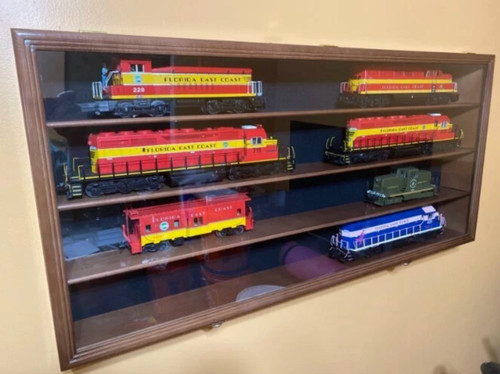 Train display case scale - train, o